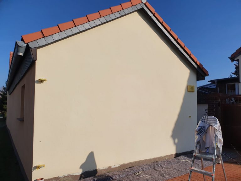 Fassadensanierung in Henningsdorf - Malerarbeiten Vorher-Nachher