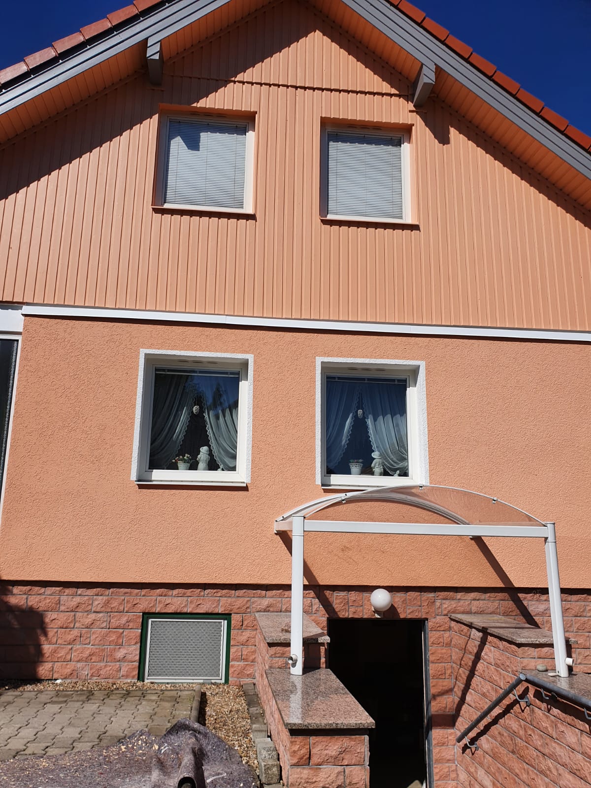 Fassadensanierung Naundorf, Sachsen - Nach der Sanierung Fassadensanierung Naundorf, Sachsen - Nach der Sanierung