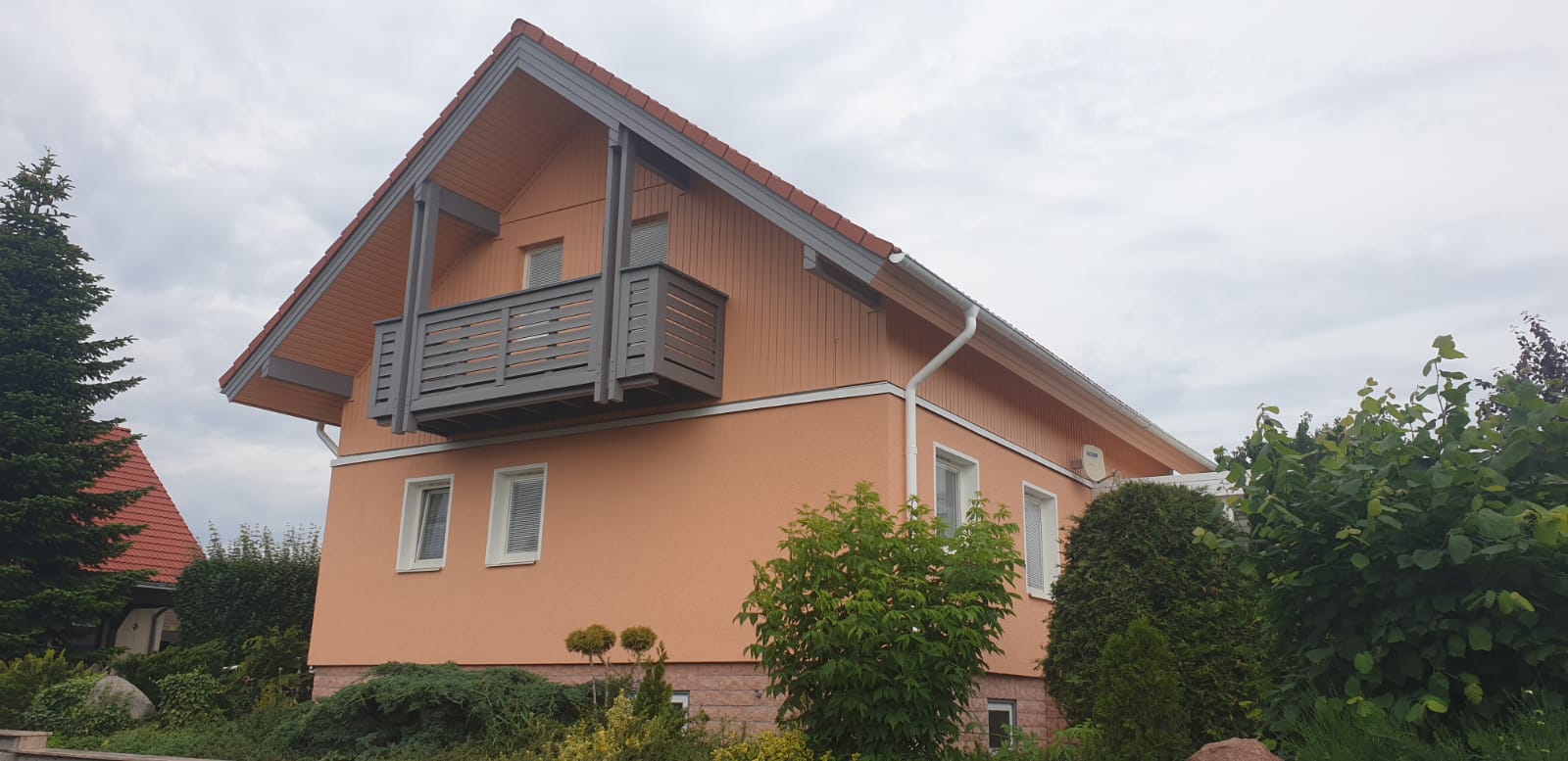 Fassadensanierung in Naundorf, Sachsen- Professioneller Außenanstrich